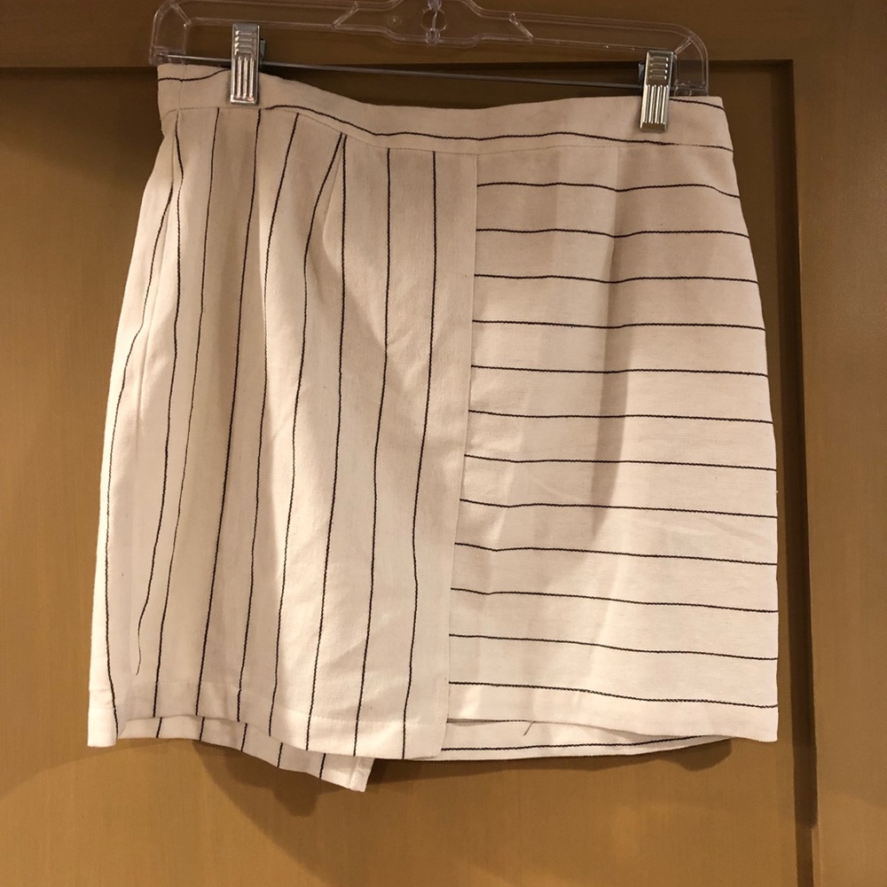 Black and white Urban Outfitters skirt!